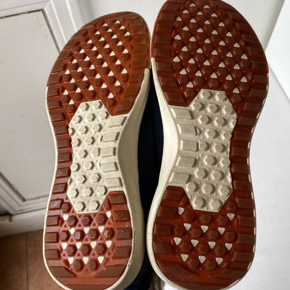 Vans ultra range in navy blue/creme color. - Picture 10 of 10